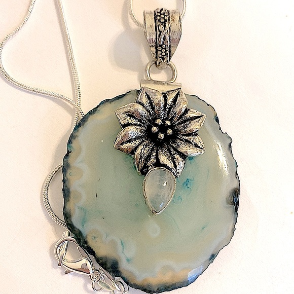 2 inch, 925 marked, Solar Agate, Rainbow moonstone on a 24 inch silver chain. - Picture 1 of 5